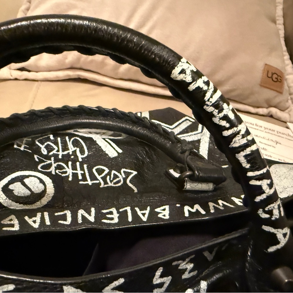 Balenciaga Graffiti Large City Purse vintage black and white. - Picture 10 of 13